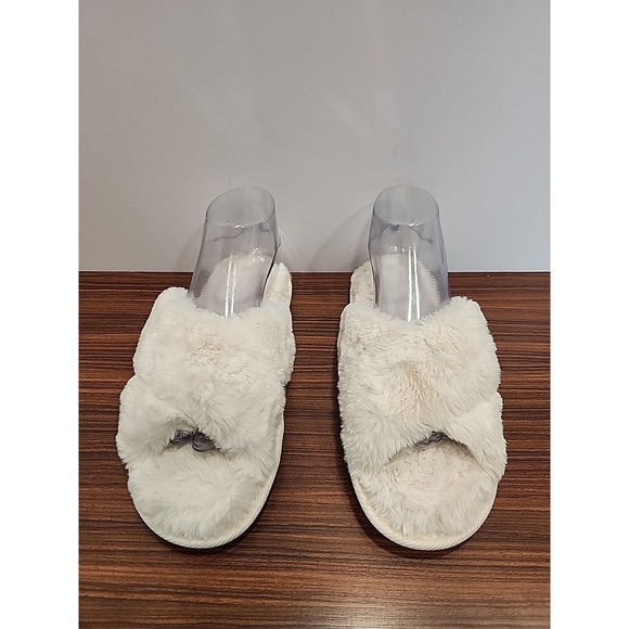 AEROSOLES Womens Med 6.5 - 7.5 Ivory Furry Soft Memory‎ Foam Slippers - Picture 1 of 8